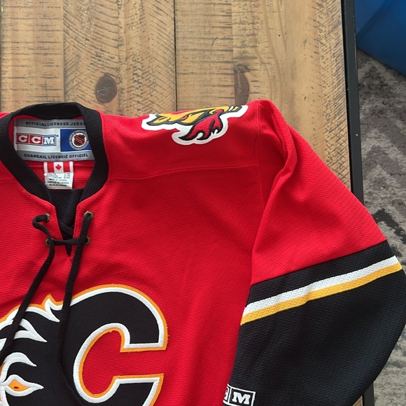 Calgary Flames CCM Official Licensed Jersey - Youth L/XL - Picture 2 of 15